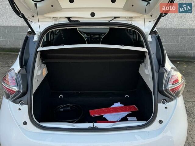 Білий Рено Зое, об'ємом двигуна 0 л та пробігом 115 тис. км за 10900 $, фото 15 на Automoto.ua