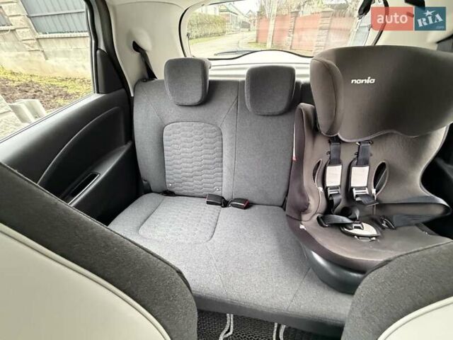 Білий Рено Зое, об'ємом двигуна 0 л та пробігом 72 тис. км за 11999 $, фото 1 на Automoto.ua