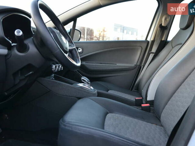 Белый Рено Зое, объемом двигателя 0 л и пробегом 50 тыс. км за 13999 $, фото 13 на Automoto.ua