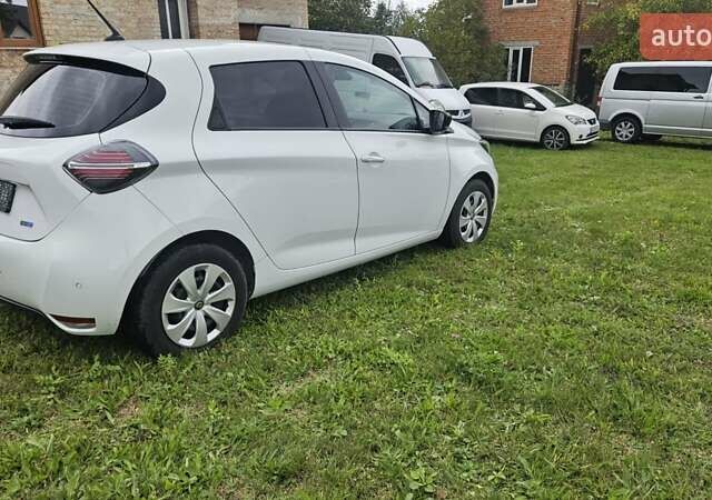 Белый Рено Зое, объемом двигателя 0 л и пробегом 51 тыс. км за 13300 $, фото 12 на Automoto.ua