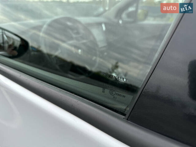 Рено Зое 2021 в Мукачеве на Automoto.ua Белый Рено Зое, объемом двигателя 0 л и пробегом 81 тыс. км за 11999 $, фото 15 на Automoto.ua