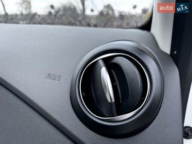 Рено Зое 2021 в Дрогобыче на Automoto.ua Белый Рено Зое, объемом двигателя 0 л и пробегом 55 тыс. км за 12900 $, фото 52 на Automoto.ua