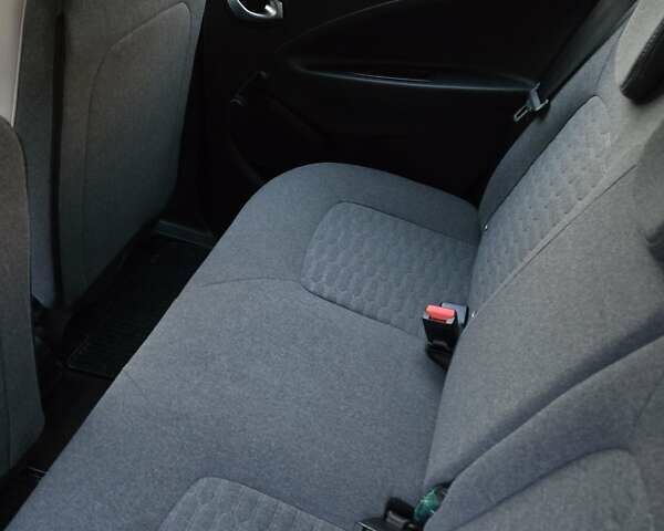 Белый Рено Зое, объемом двигателя 0 л и пробегом 16 тыс. км за 12999 $, фото 36 на Automoto.ua