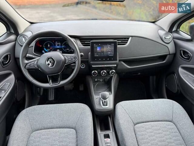 Белый Рено Зое, объемом двигателя 0 л и пробегом 100 тыс. км за 11890 $, фото 7 на Automoto.ua