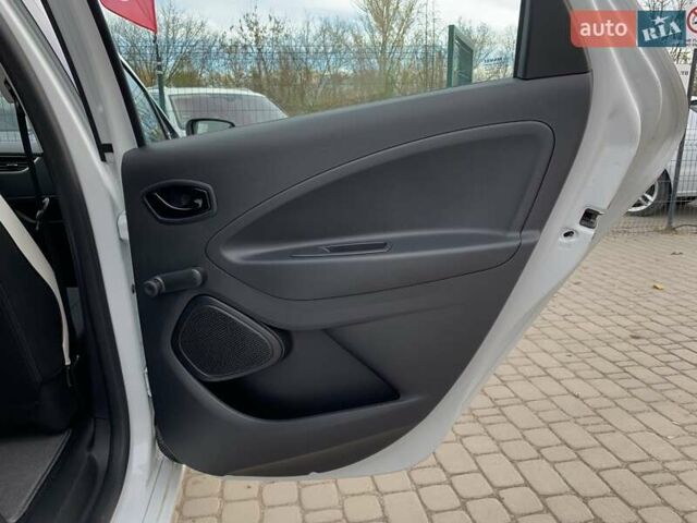 Рено Зое 2021 у Бердичеве на Automoto.ua Білий Рено Зое, об'ємом двигуна 0 л та пробігом 90 тис. км за 12999 $, фото 28 на Automoto.ua