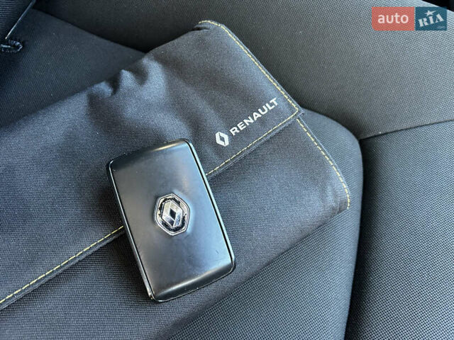 Белый Рено Зое, объемом двигателя 0 л и пробегом 86 тыс. км за 11800 $, фото 26 на Automoto.ua