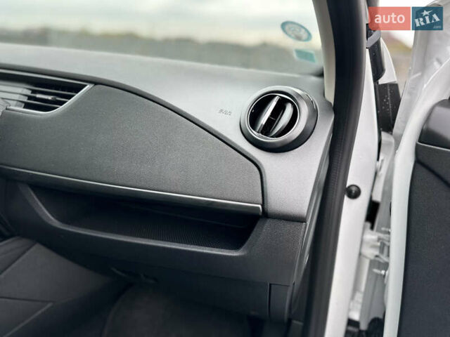 Рено Зое 2021 в Мукачеве на Automoto.ua Белый Рено Зое, объемом двигателя 0 л и пробегом 81 тыс. км за 11999 $, фото 41 на Automoto.ua