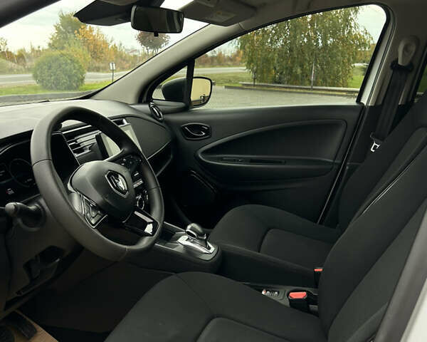 Білий Рено Зое, об'ємом двигуна 0 л та пробігом 95 тис. км за 11999 $, фото 49 на Automoto.ua