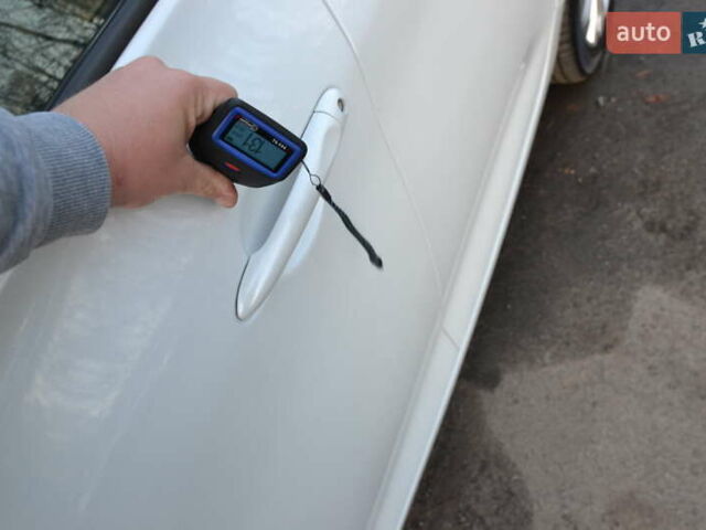 Белый Рено Зое, объемом двигателя 0 л и пробегом 50 тыс. км за 13999 $, фото 32 на Automoto.ua