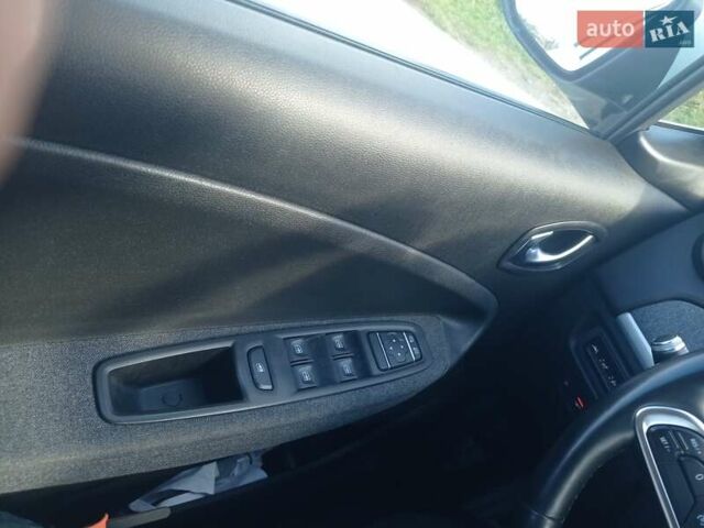 Белый Рено Зое, объемом двигателя 0 л и пробегом 110 тыс. км за 11625 $, фото 17 на Automoto.ua