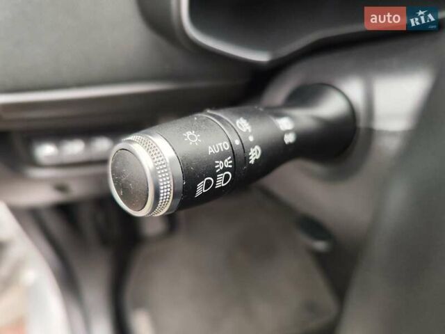 Белый Рено Зое, объемом двигателя 0 л и пробегом 37 тыс. км за 12700 $, фото 19 на Automoto.ua