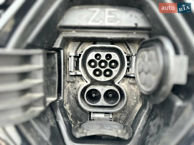 Рено Зое 2021 в Мукачеве на Automoto.ua Белый Рено Зое, объемом двигателя 0 л и пробегом 81 тыс. км за 11999 $, фото 1 на Automoto.ua