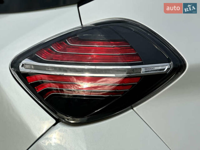 Белый Рено Зое, объемом двигателя 0 л и пробегом 106 тыс. км за 11400 $, фото 21 на Automoto.ua