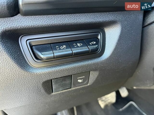 Белый Рено Зое, объемом двигателя 0 л и пробегом 87 тыс. км за 11800 $, фото 79 на Automoto.ua