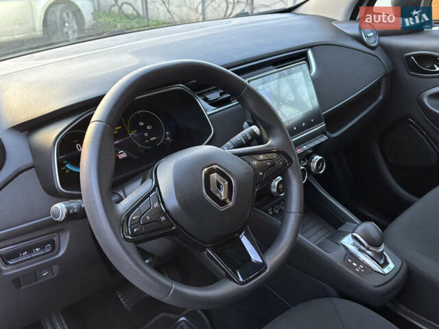 Белый Рено Зое, объемом двигателя 0 л и пробегом 29 тыс. км за 11999 $, фото 11 на Automoto.ua