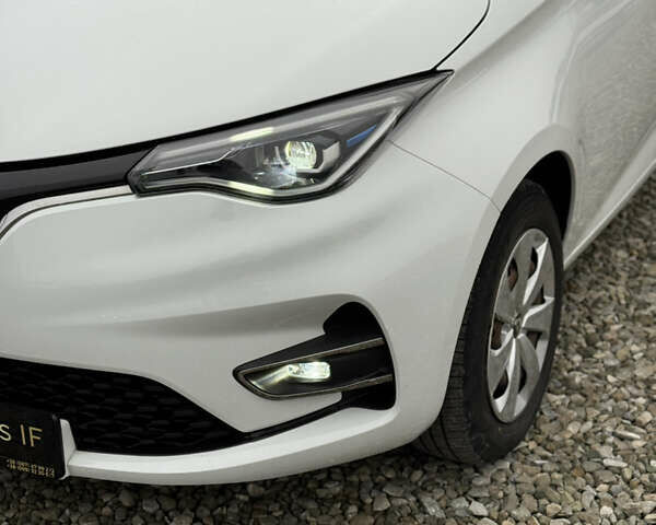 Белый Рено Зое, объемом двигателя 0 л и пробегом 74 тыс. км за 12300 $, фото 35 на Automoto.ua