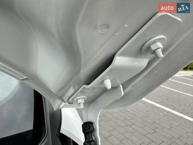 Рено Зое 2021 в Мукачеве на Automoto.ua Белый Рено Зое, объемом двигателя 0 л и пробегом 81 тыс. км за 11999 $, фото 58 на Automoto.ua