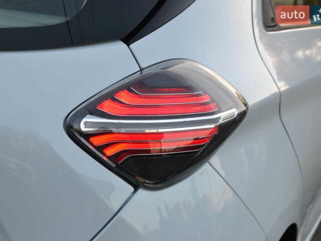 Белый Рено Зое, объемом двигателя 0 л и пробегом 50 тыс. км за 13999 $, фото 44 на Automoto.ua