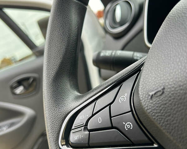 Білий Рено Зое, об'ємом двигуна 0 л та пробігом 95 тис. км за 11999 $, фото 58 на Automoto.ua
