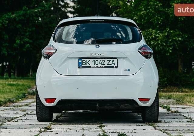 Белый Рено Зое, объемом двигателя 0 л и пробегом 36 тыс. км за 14200 $, фото 3 на Automoto.ua