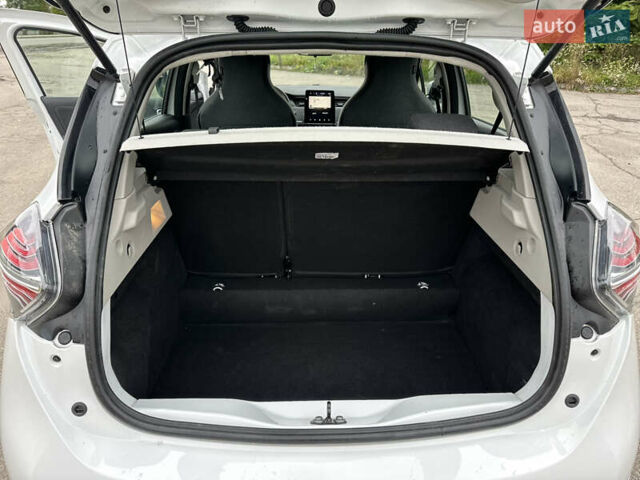Белый Рено Зое, объемом двигателя 0 л и пробегом 51 тыс. км за 13200 $, фото 11 на Automoto.ua