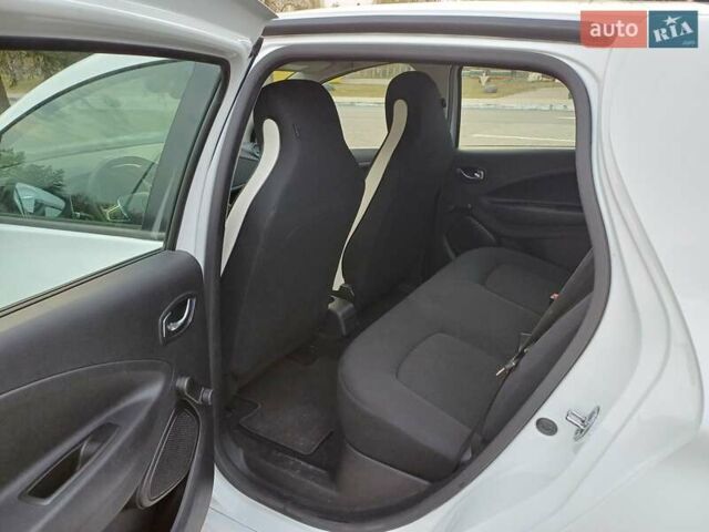 Белый Рено Зое, объемом двигателя 0 л и пробегом 62 тыс. км за 11500 $, фото 10 на Automoto.ua