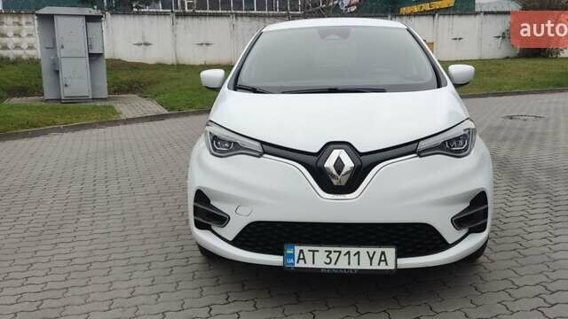 Белый Рено Зое, объемом двигателя 0 л и пробегом 76 тыс. км за 11000 $, фото 1 на Automoto.ua