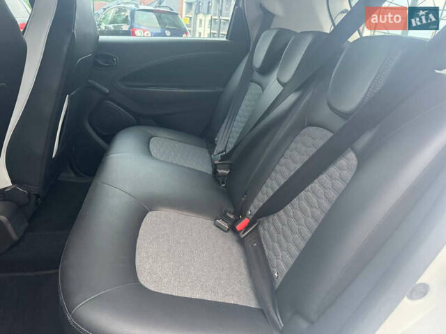Белый Рено Зое, объемом двигателя 0 л и пробегом 38 тыс. км за 11900 $, фото 14 на Automoto.ua