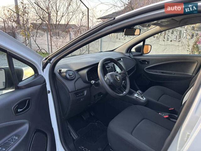 Белый Рено Зое, объемом двигателя 0 л и пробегом 29 тыс. км за 11999 $, фото 7 на Automoto.ua