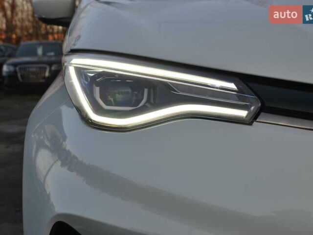 Белый Рено Зое, объемом двигателя 0 л и пробегом 50 тыс. км за 13999 $, фото 40 на Automoto.ua