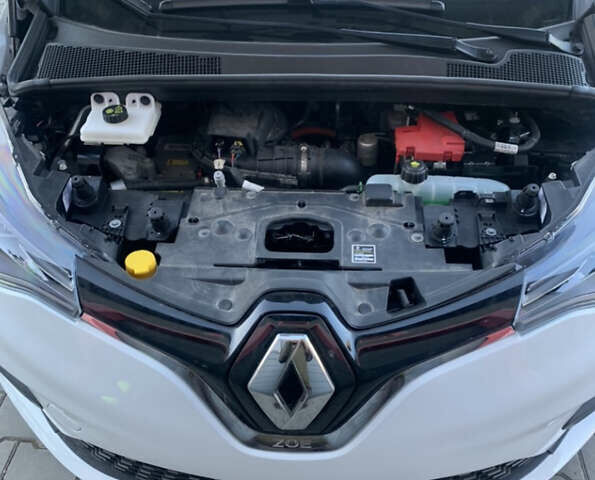 Белый Рено Зое, объемом двигателя 0 л и пробегом 81 тыс. км за 14200 $, фото 12 на Automoto.ua