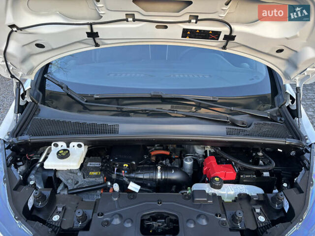 Белый Рено Зое, объемом двигателя 0 л и пробегом 29 тыс. км за 11999 $, фото 25 на Automoto.ua