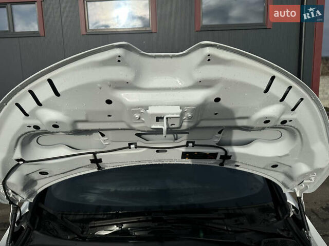 Белый Рено Зое, объемом двигателя 0 л и пробегом 21 тыс. км за 12100 $, фото 9 на Automoto.ua