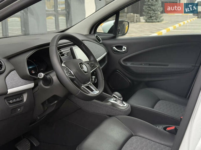 Белый Рено Зое, объемом двигателя 0 л и пробегом 52 тыс. км за 12999 $, фото 16 на Automoto.ua
