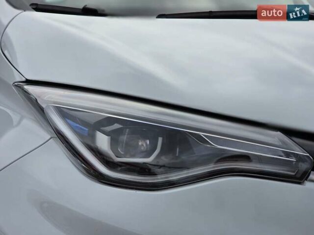 Белый Рено Зое, объемом двигателя 0 л и пробегом 151 тыс. км за 11000 $, фото 9 на Automoto.ua