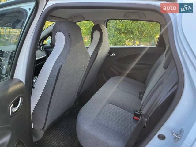 Белый Рено Зое, объемом двигателя 0 л и пробегом 122 тыс. км за 11850 $, фото 19 на Automoto.ua