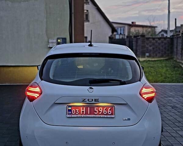 Белый Рено Зое, объемом двигателя 0 л и пробегом 16 тыс. км за 12999 $, фото 51 на Automoto.ua