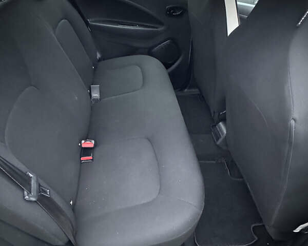 Белый Рено Зое, объемом двигателя 0 л и пробегом 56 тыс. км за 11999 $, фото 11 на Automoto.ua