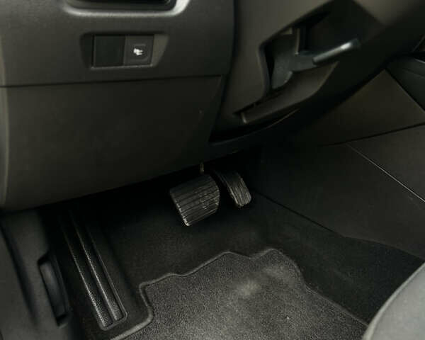 Белый Рено Зое, объемом двигателя 0 л и пробегом 95 тыс. км за 11650 $, фото 70 на Automoto.ua