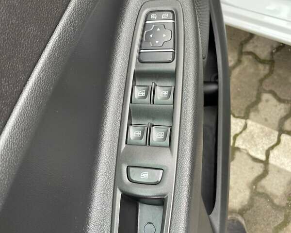 Белый Рено Зое, объемом двигателя 0 л и пробегом 58 тыс. км за 11996 $, фото 26 на Automoto.ua