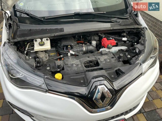 Белый Рено Зое, объемом двигателя 0 л и пробегом 126 тыс. км за 11950 $, фото 38 на Automoto.ua