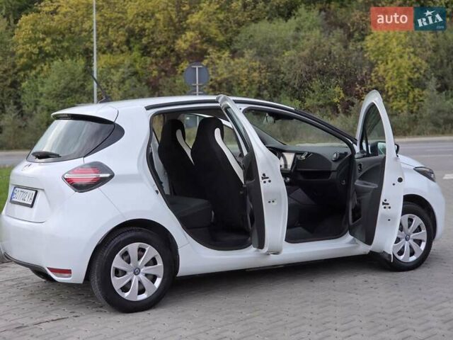 Белый Рено Зое, объемом двигателя 0 л и пробегом 150 тыс. км за 11800 $, фото 12 на Automoto.ua