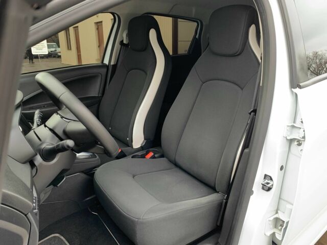 Белый Рено Зое, объемом двигателя 0 л и пробегом 124 тыс. км за 11955 $, фото 10 на Automoto.ua