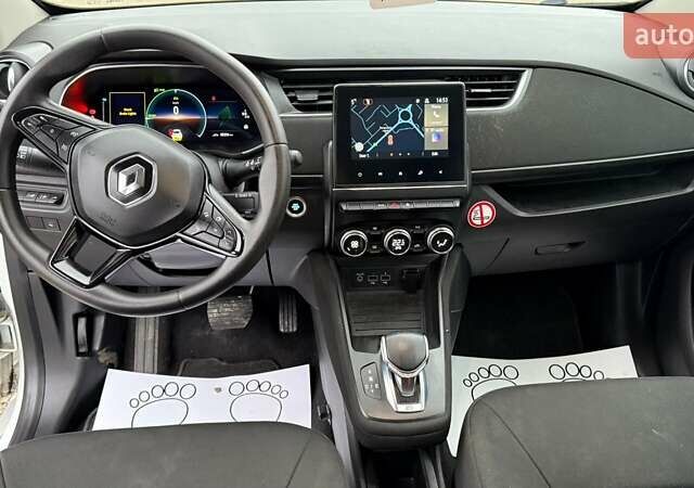 Белый Рено Зое, объемом двигателя 0 л и пробегом 85 тыс. км за 9989 $, фото 10 на Automoto.ua
