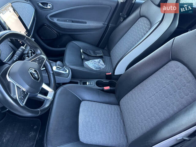 Белый Рено Зое, объемом двигателя 0 л и пробегом 81 тыс. км за 14200 $, фото 20 на Automoto.ua