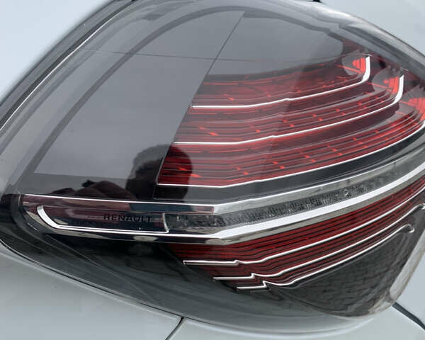 Белый Рено Зое, объемом двигателя 0 л и пробегом 82 тыс. км за 13800 $, фото 19 на Automoto.ua