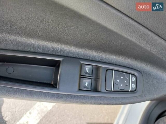 Белый Рено Зое, объемом двигателя 0 л и пробегом 59 тыс. км за 11199 $, фото 21 на Automoto.ua