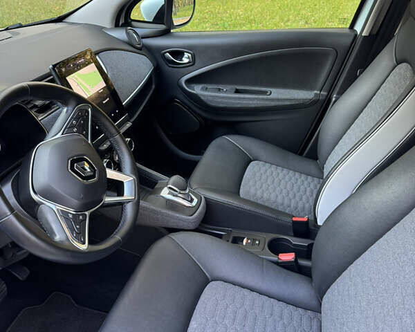 Белый Рено Зое, объемом двигателя 0 л и пробегом 33 тыс. км за 13800 $, фото 14 на Automoto.ua