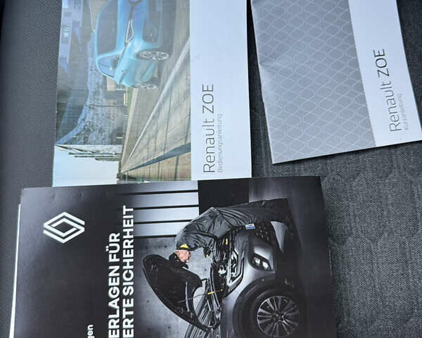 Белый Рено Зое, объемом двигателя 0 л и пробегом 33 тыс. км за 13800 $, фото 24 на Automoto.ua