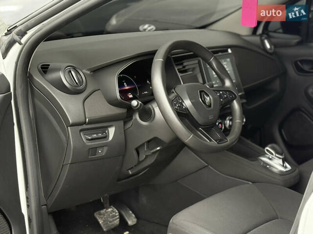 Белый Рено Зое, объемом двигателя 0 л и пробегом 85 тыс. км за 10999 $, фото 29 на Automoto.ua
